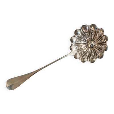 Cuiller saupoudreuse en argent massif