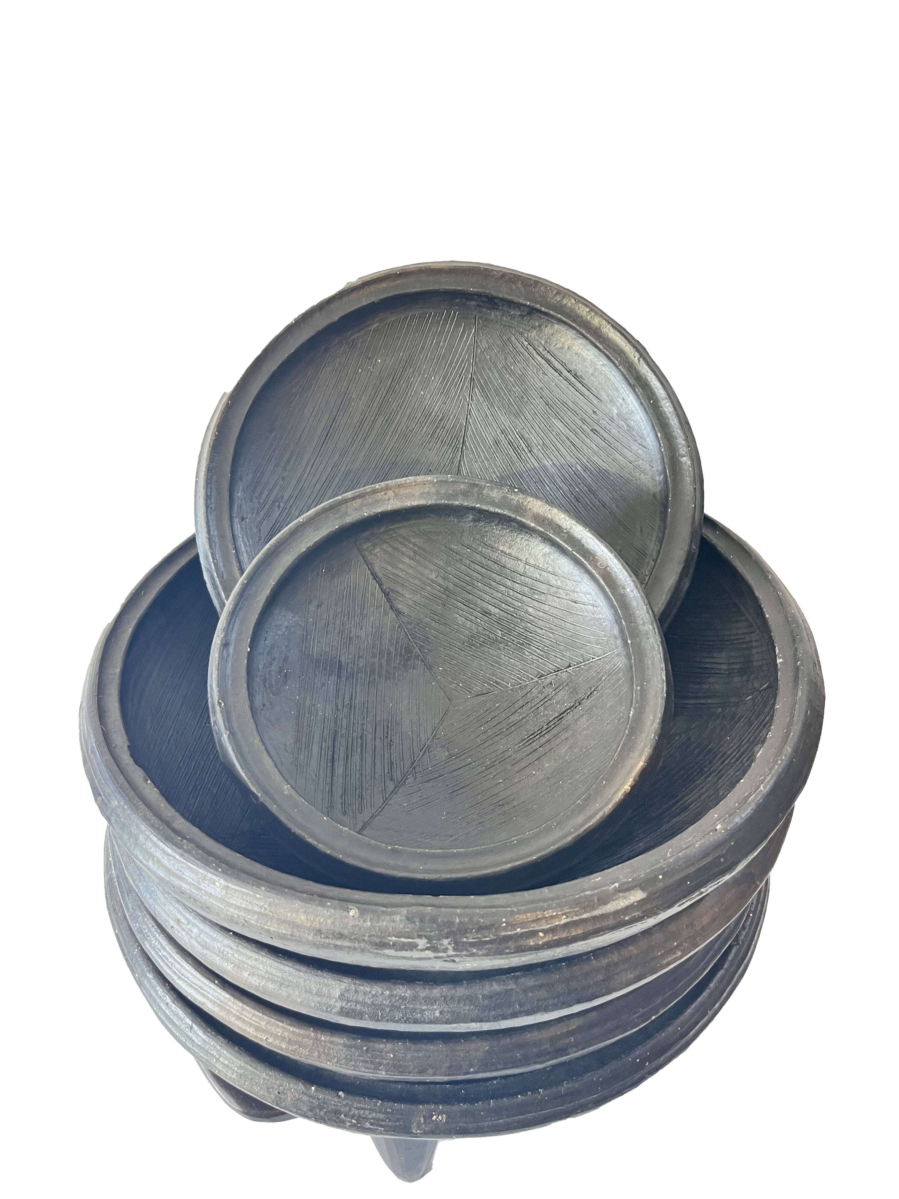 Set of "Kânâh" smoked terracotta dishes with ribbed interior | Ø 17-25-32-40 cm