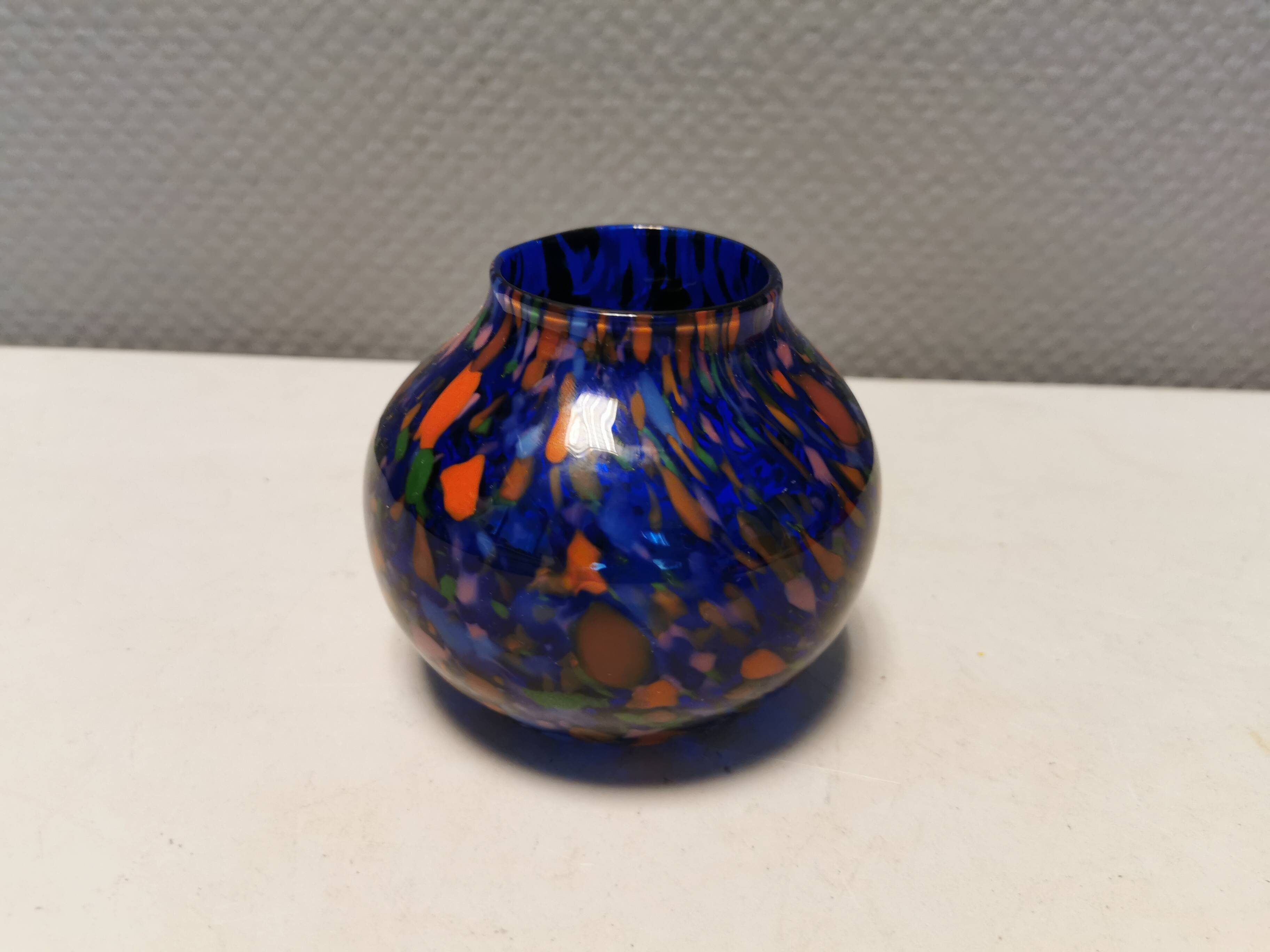 Beautiful mouth-blown ‘Plutta’ glass vase