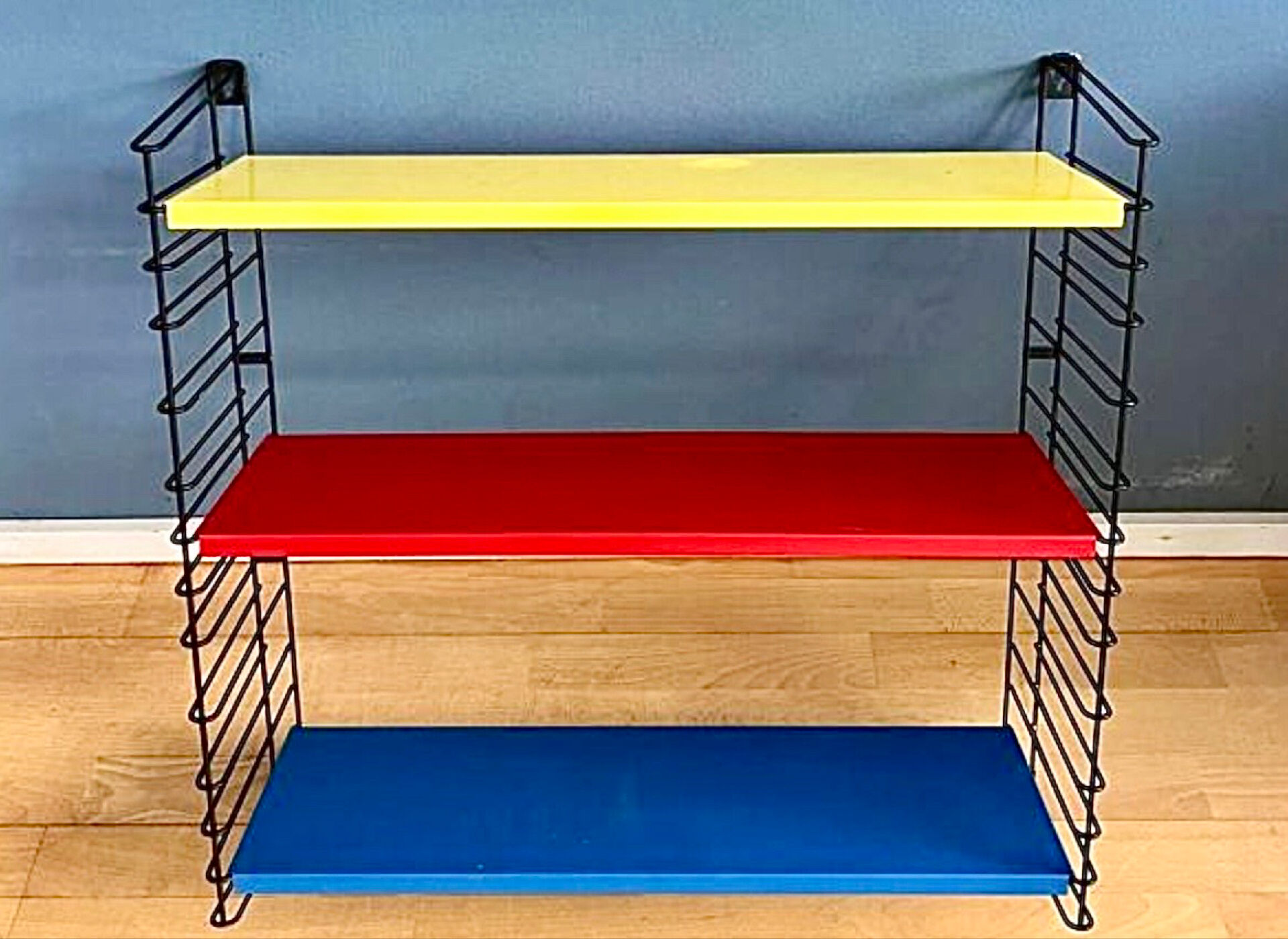 Tomado — Étagère murale vintage à 3 tablettes bleu, rouge & jaune