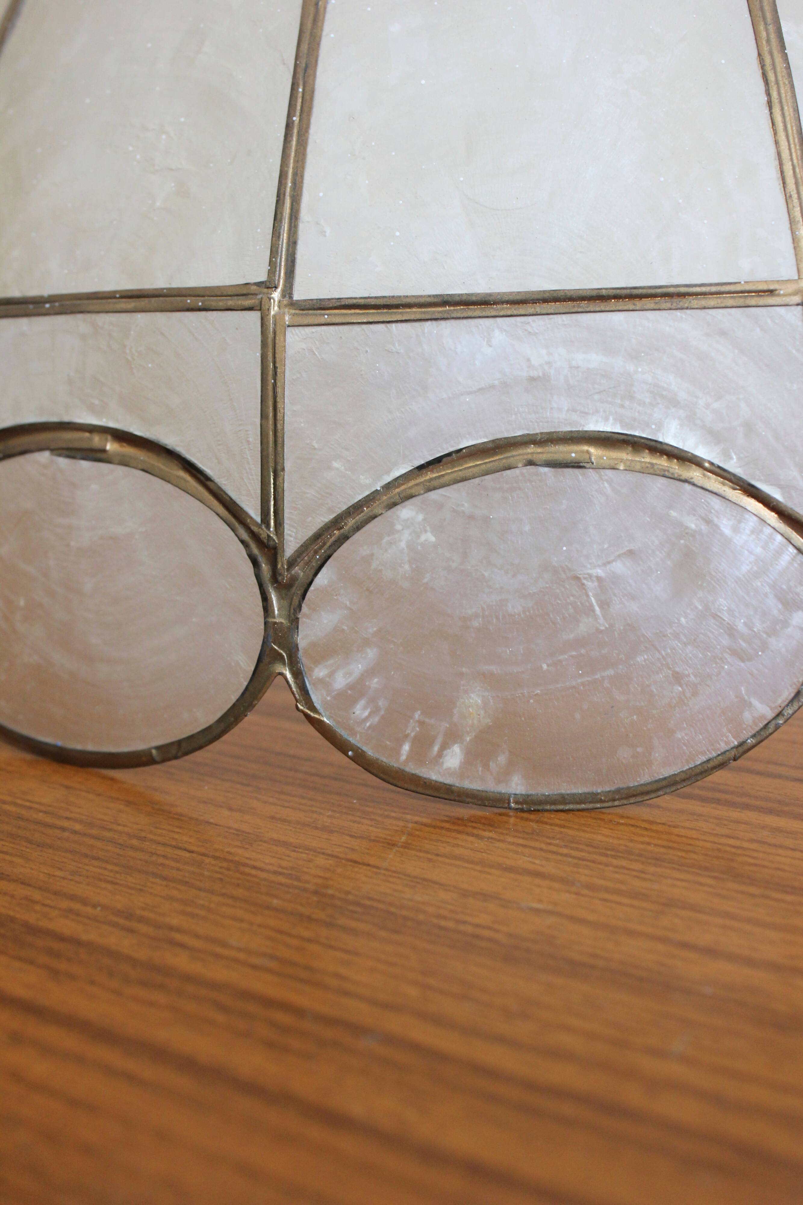 Chandelier pendant lamp in mother-of-pearl and vintage brass