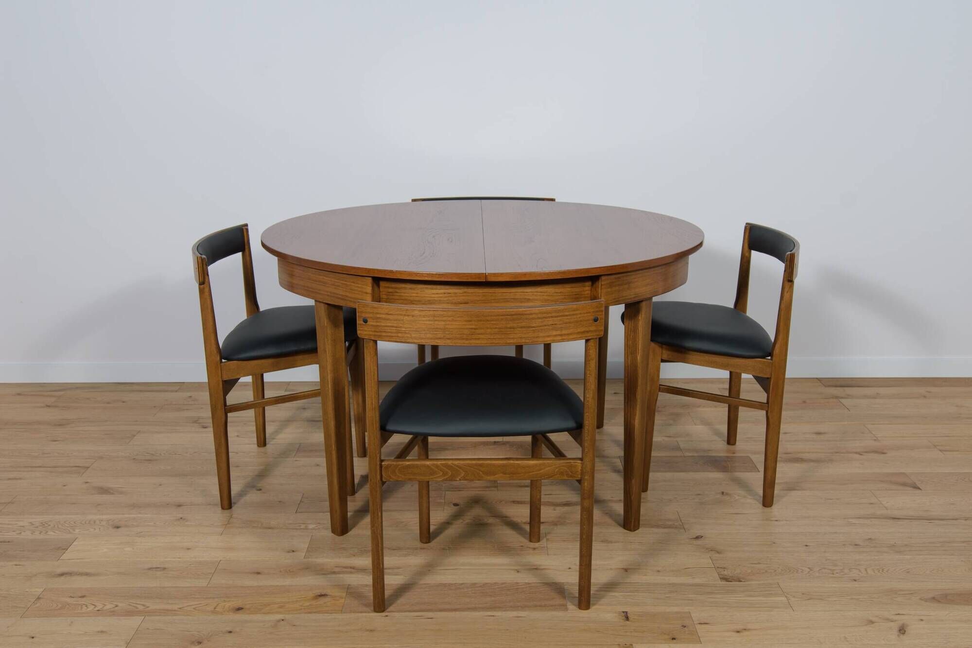 Mid-Century Round Extendable Dining Table and Chairs from McIntosh, 1960s, Set of 5