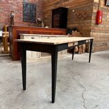 Estaminet table