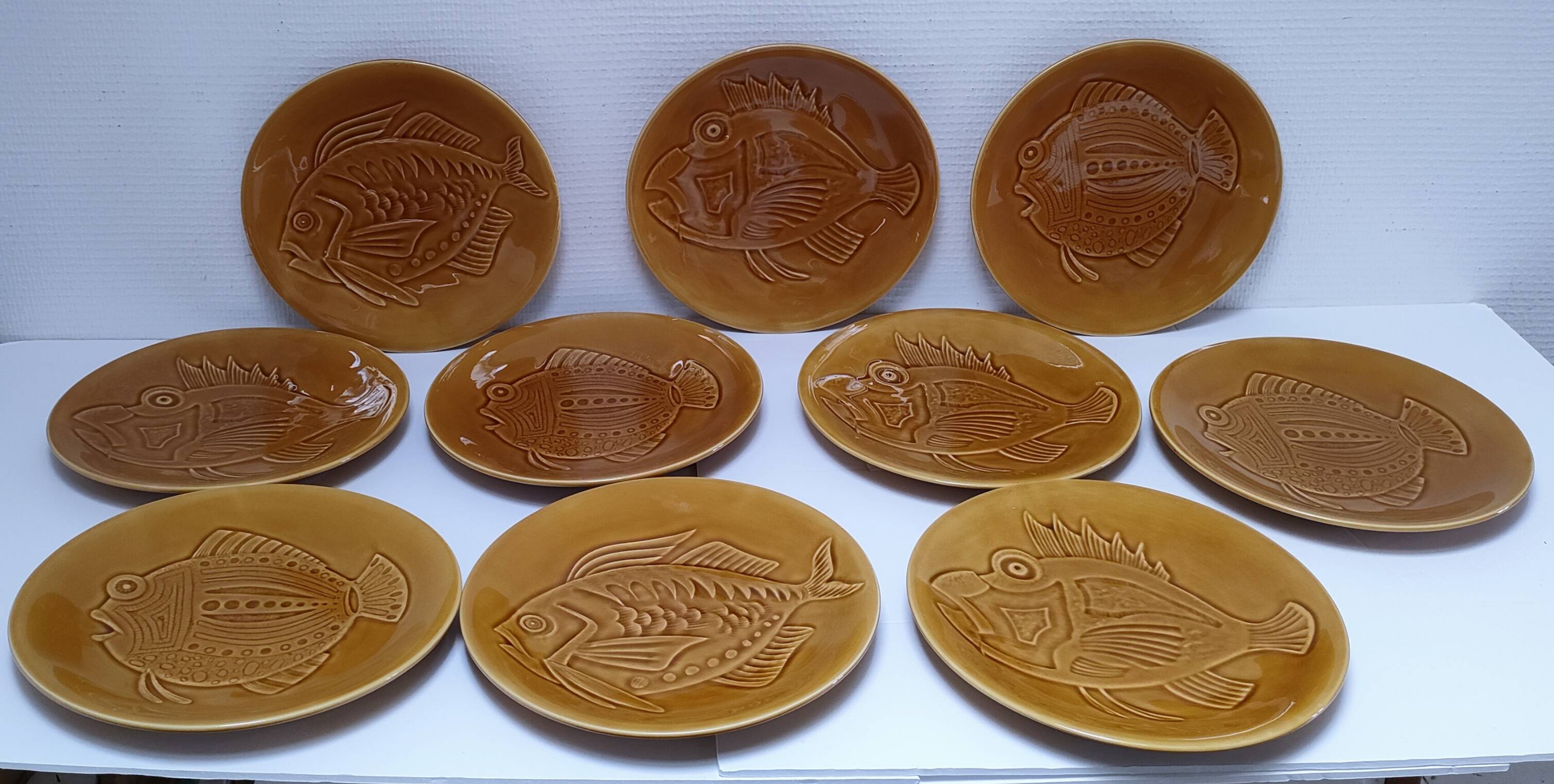 10 assiettes décor poisson par Robert Picault pour Longchamp