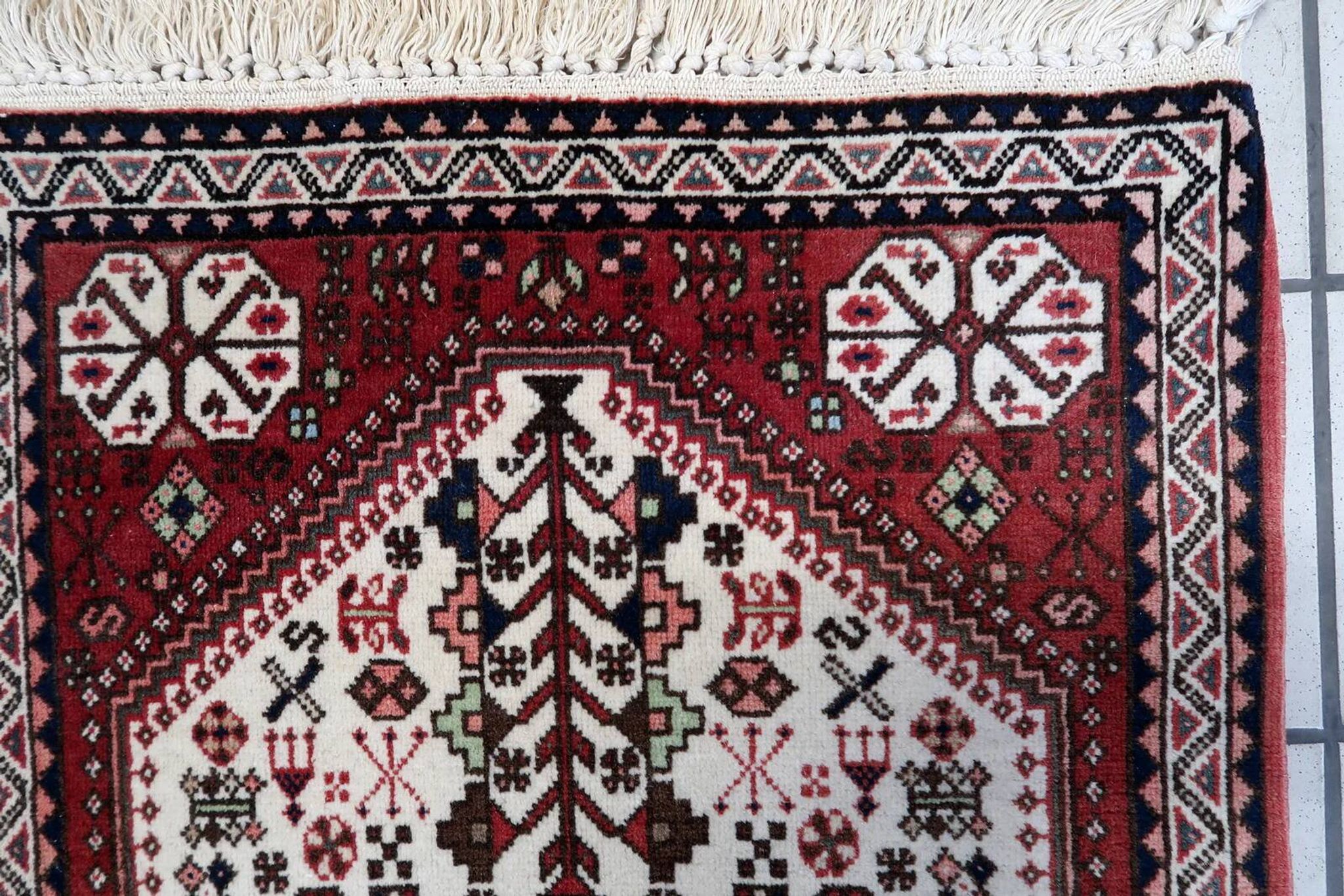 Handmade vintage Persian Gashkai rug 62cm x 105cm, 1960s