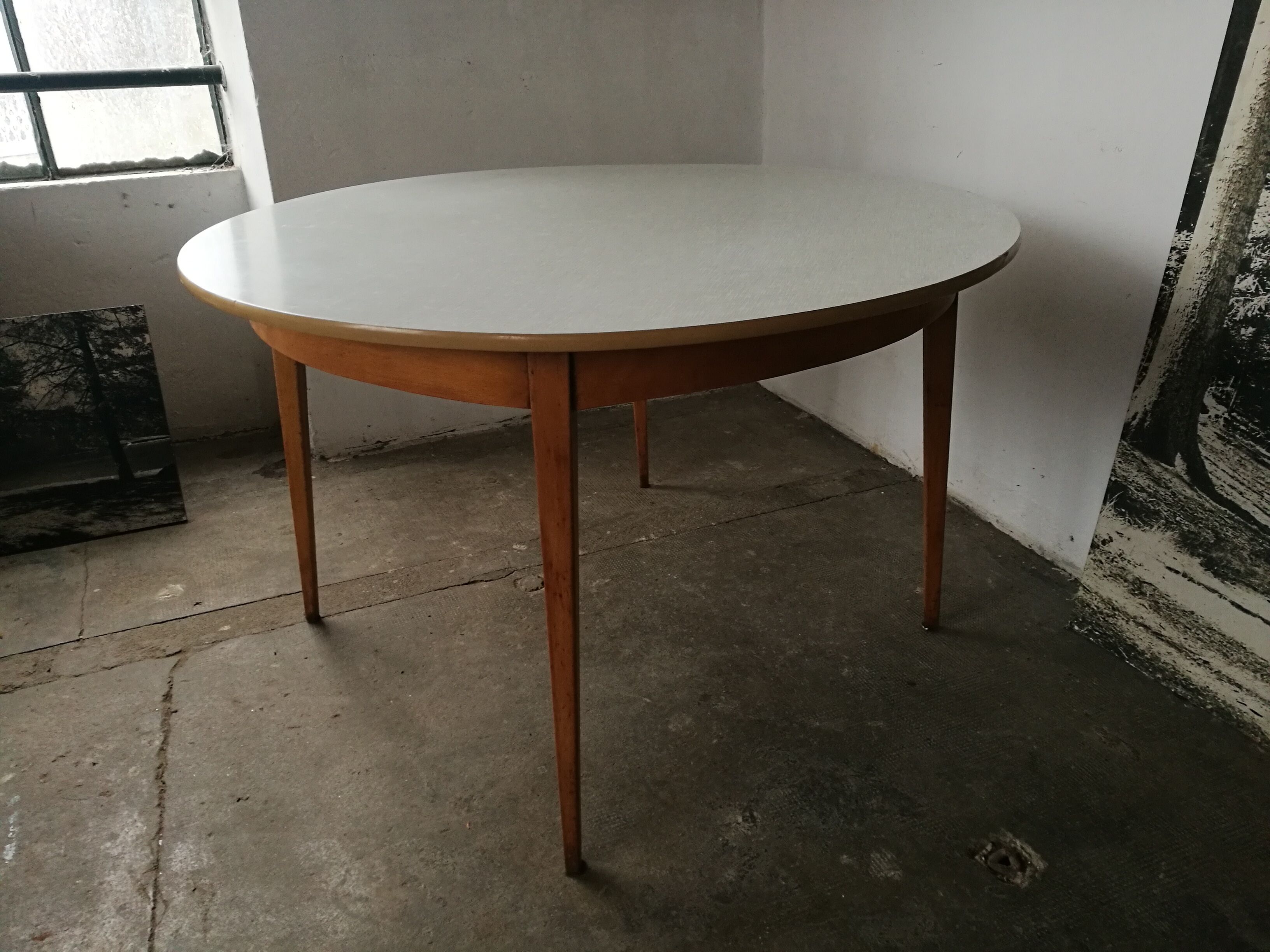 Vintage round table wood and formica