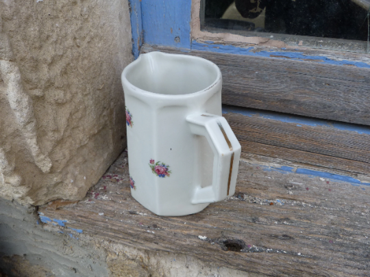 Pitcher Pillivuyt Mehun france ceramic patterns florets