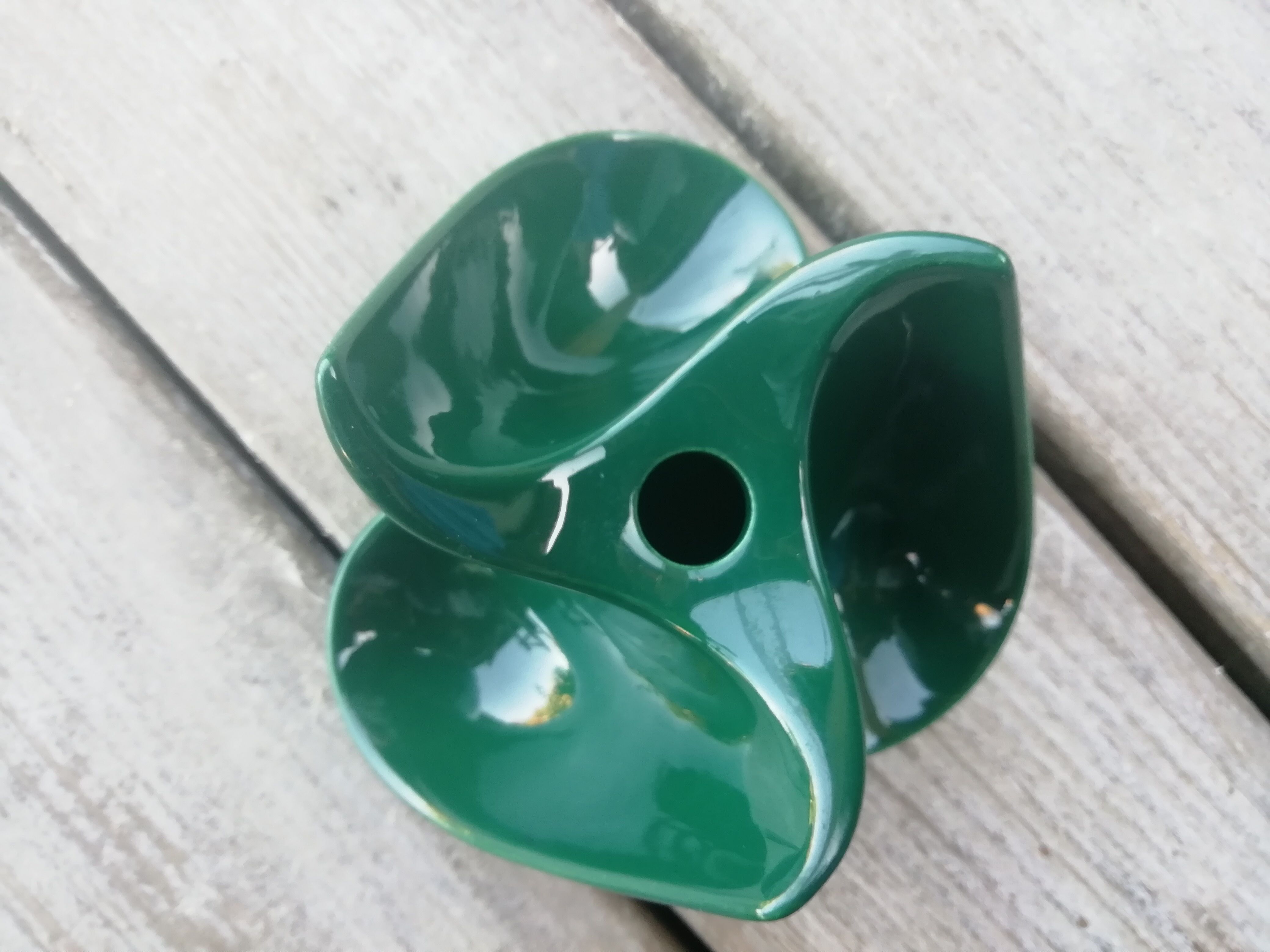 Boat propeller-shaped candle holder