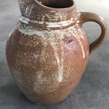 Pitcher in brown sandstone with effect of dripping and white speckling