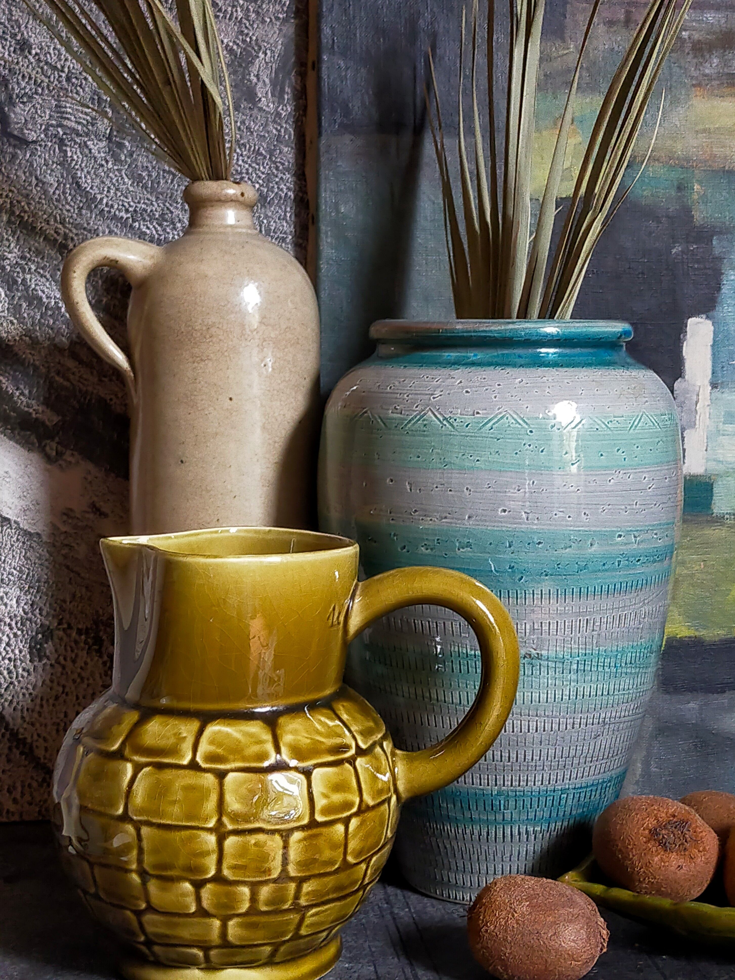 Ceramic vase scarified with gray-blue enamel
