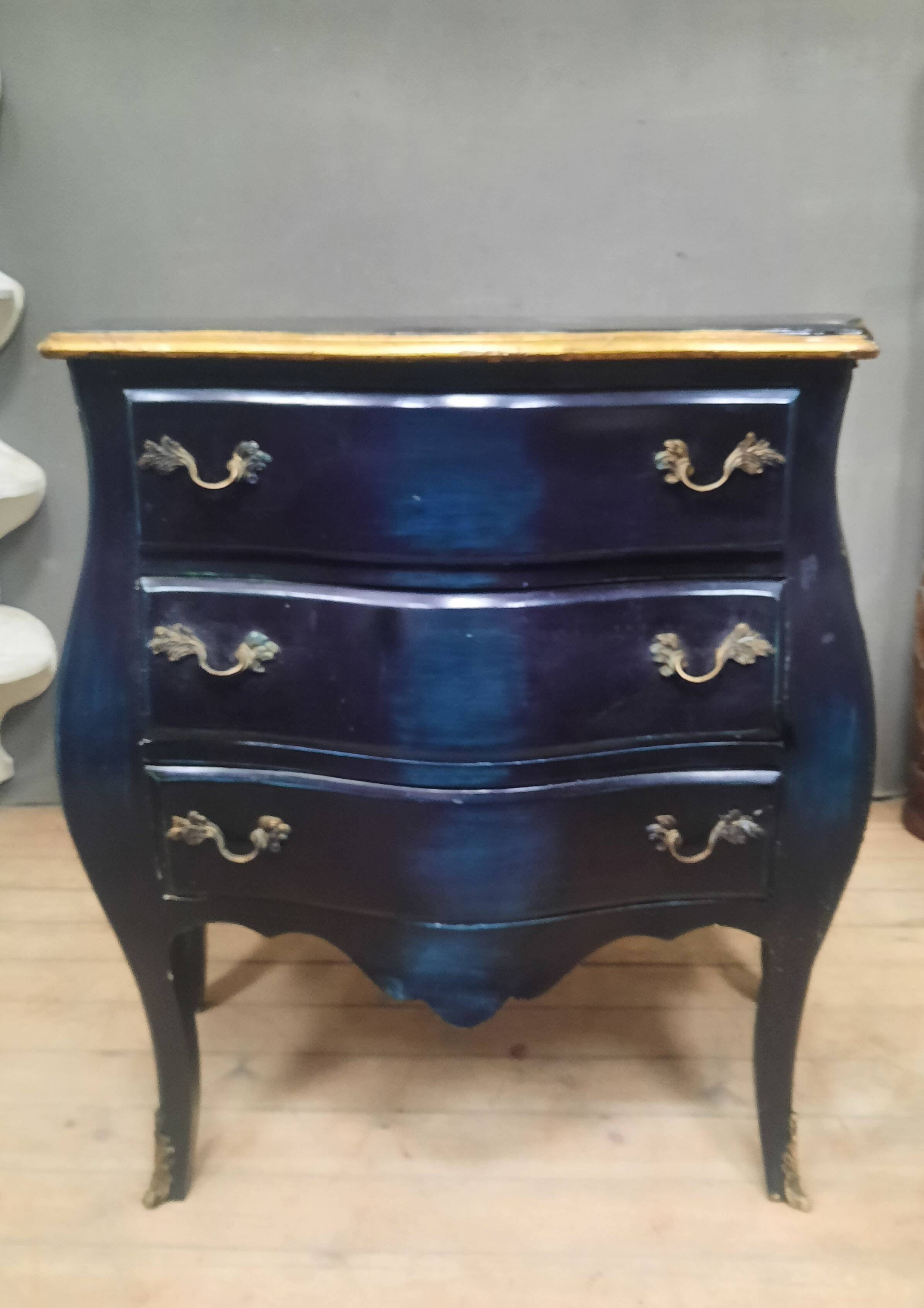 Commode de style Louis XV  laquée  bleu/noir