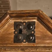 Miroir italien mid-century – cadre en bois patiné et éléments en fer forgé