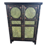 Small Chinese cabinet in black lacquer.