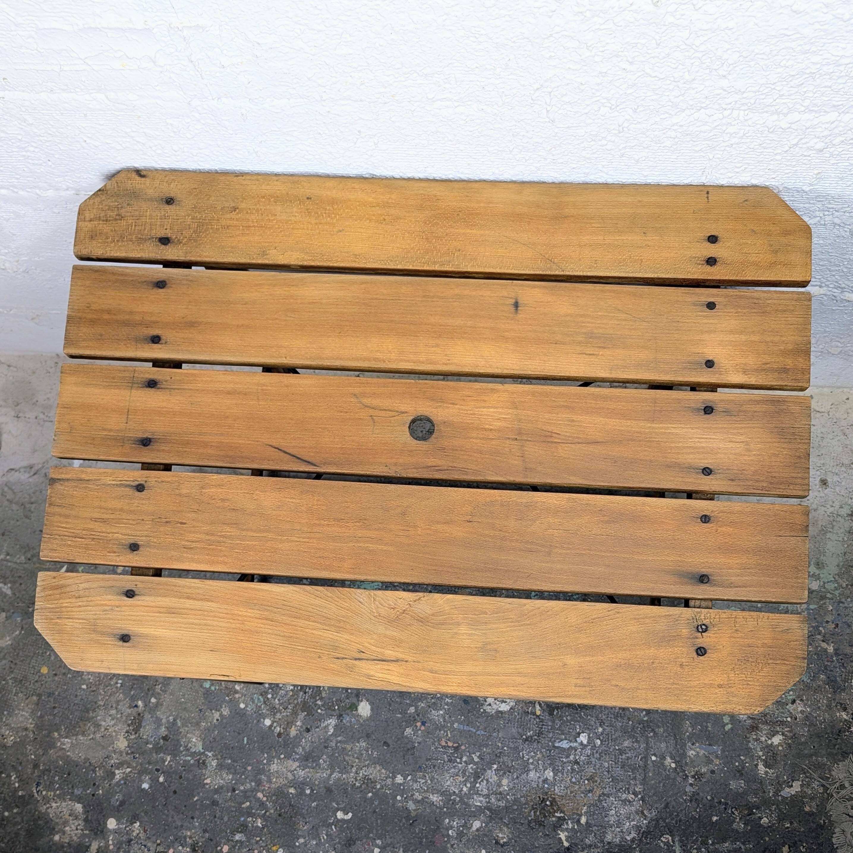 Portable garden table