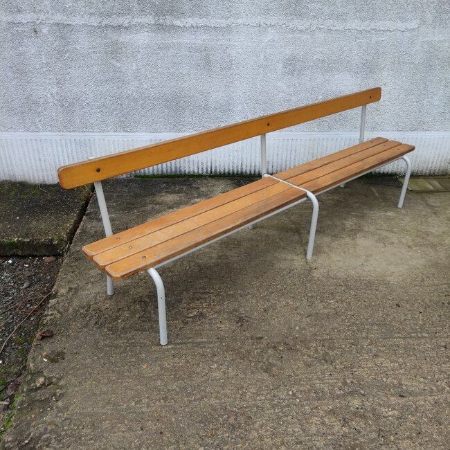 Banc d'école avec dossier