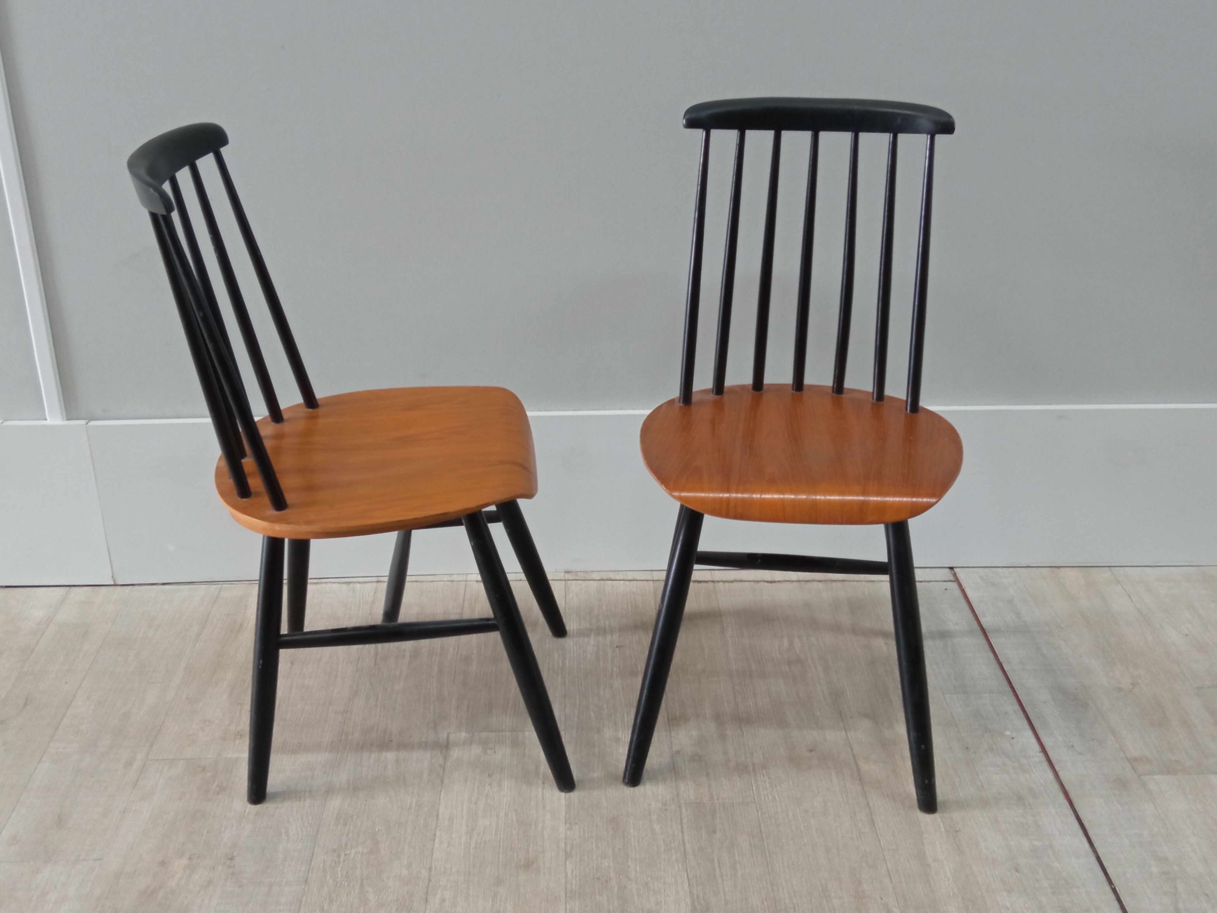 Paires de chaises Ilmari Tapiovaara