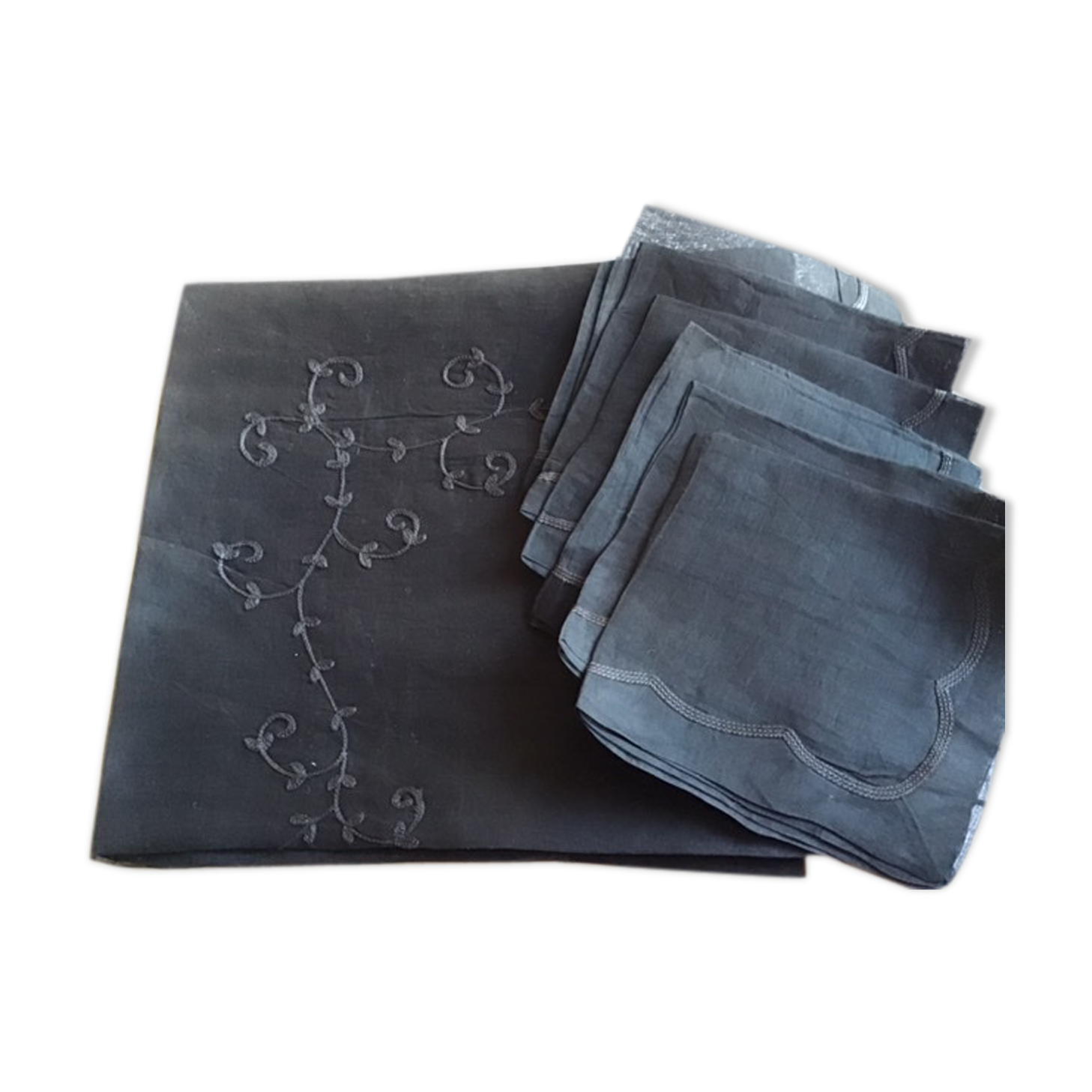 Black nape and towels in organdi