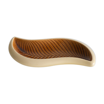 Beige and off-white ceramic ravier