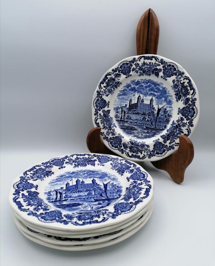Dessert plates in English porcelain