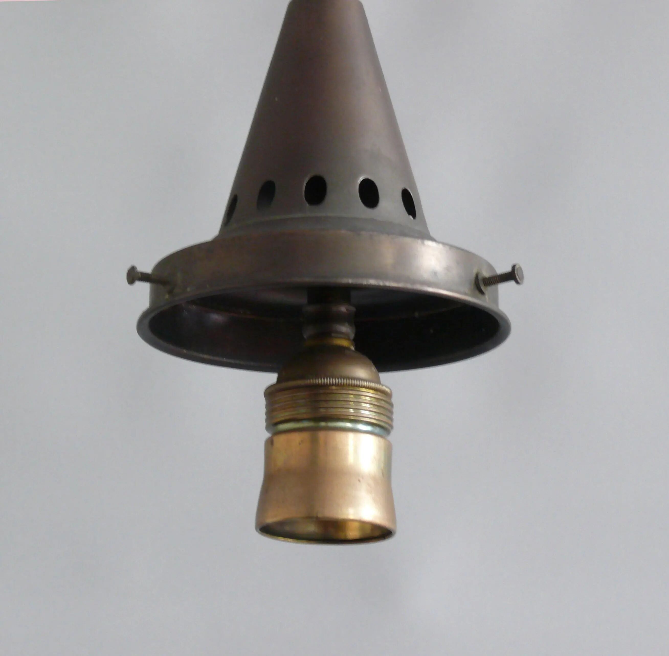 Art Deco globe lamp with marbled glass shade and rod suspension - circa 1930