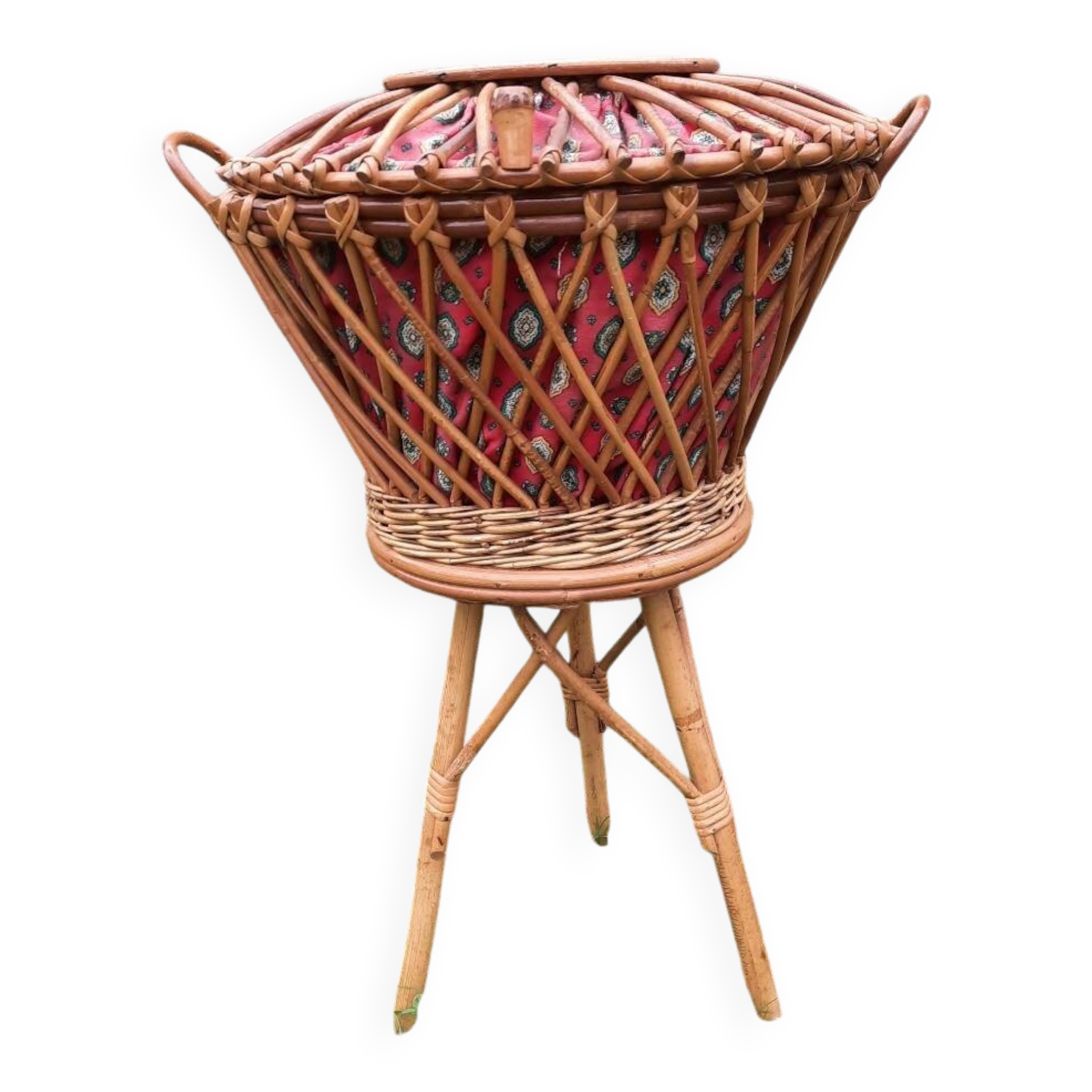 Rattan worker