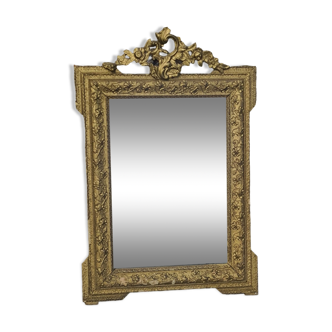 Miroir en bois doré sculpté