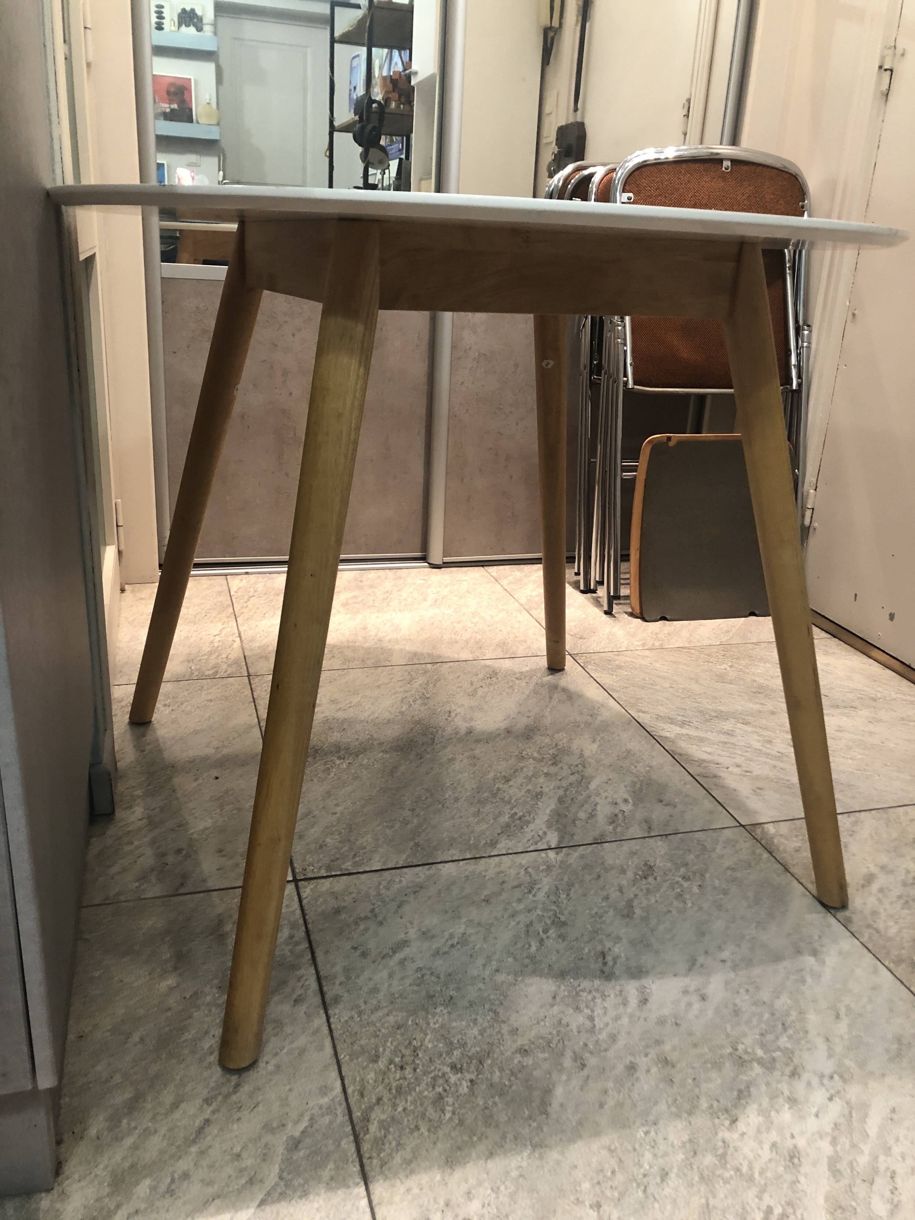 Scandinavian table style