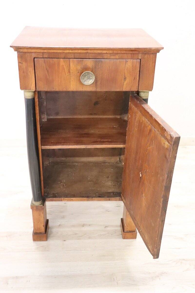 Antique nightstand in walnut, Italy early 19th century