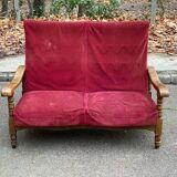 Canapé vintage 2 places en bois massif et velours bordeaux du 20ème