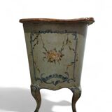 18th century Venetian chest of drawers