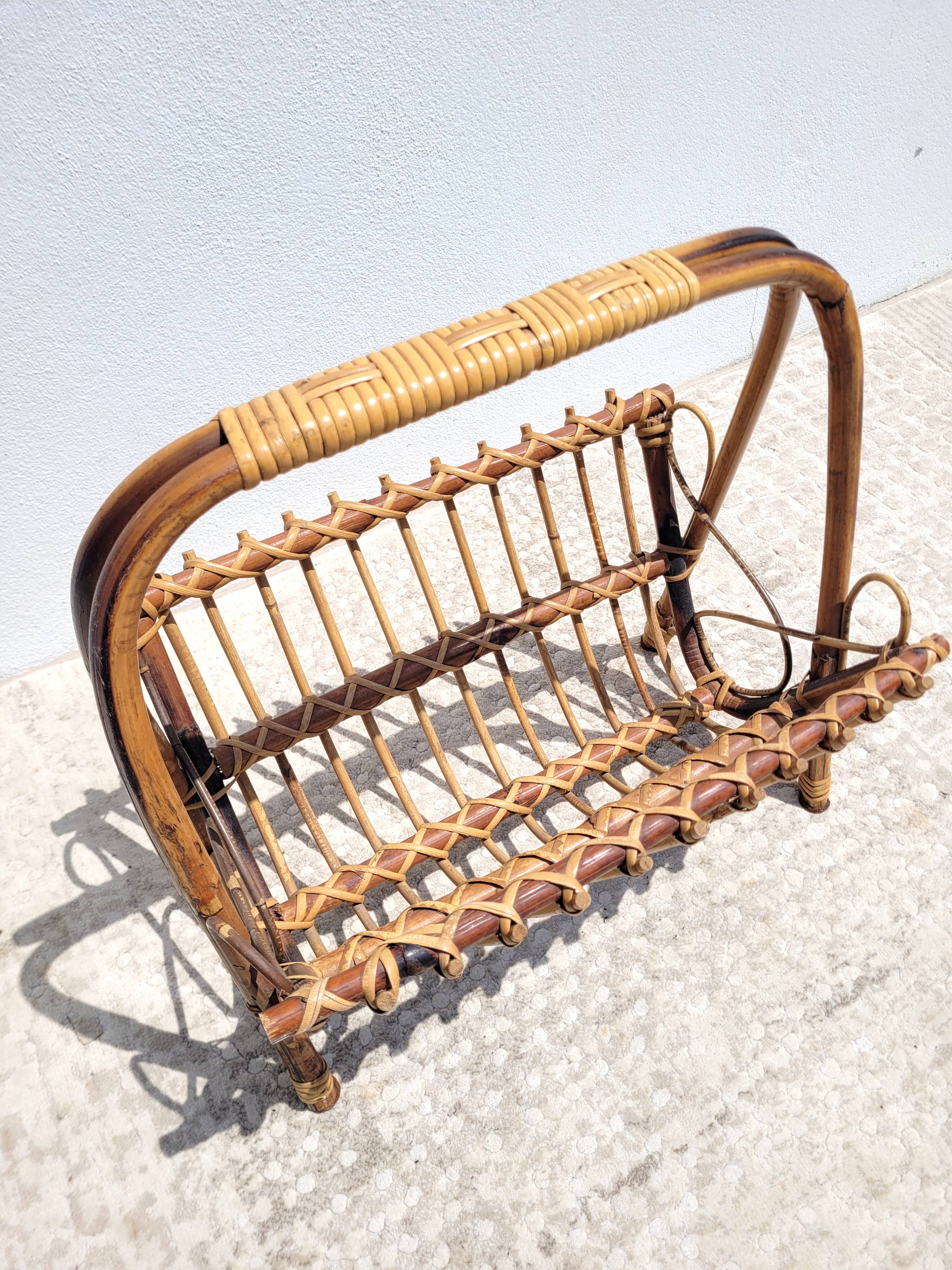Porte revues vintage en rotin