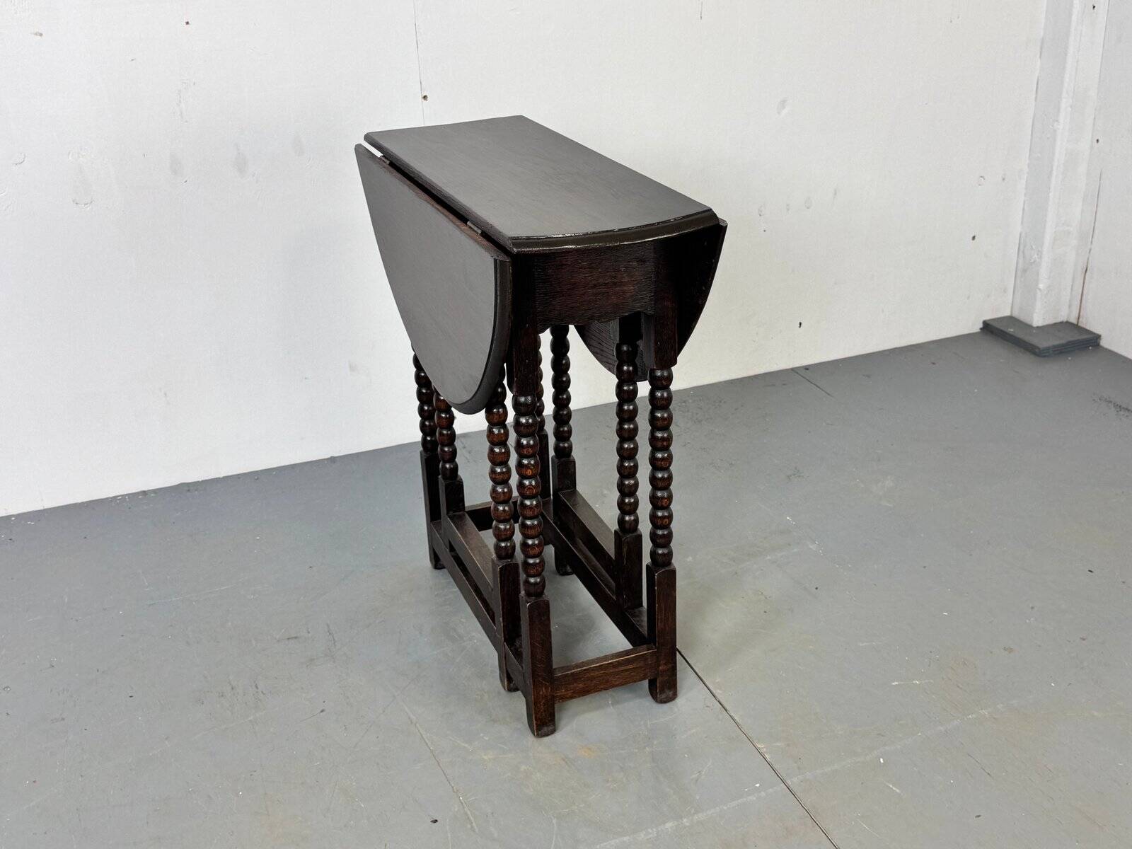Small antique oak gateleg drop-leaf side table, 1900s