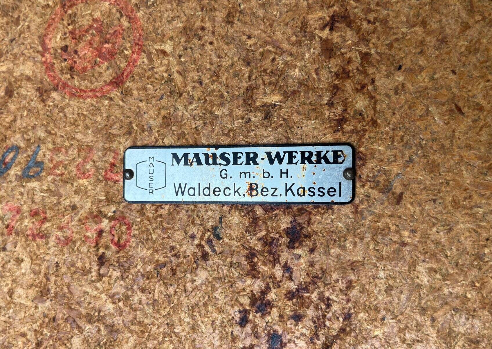 Mid-century German tubular steel table by Mauser Werke Waldeck.