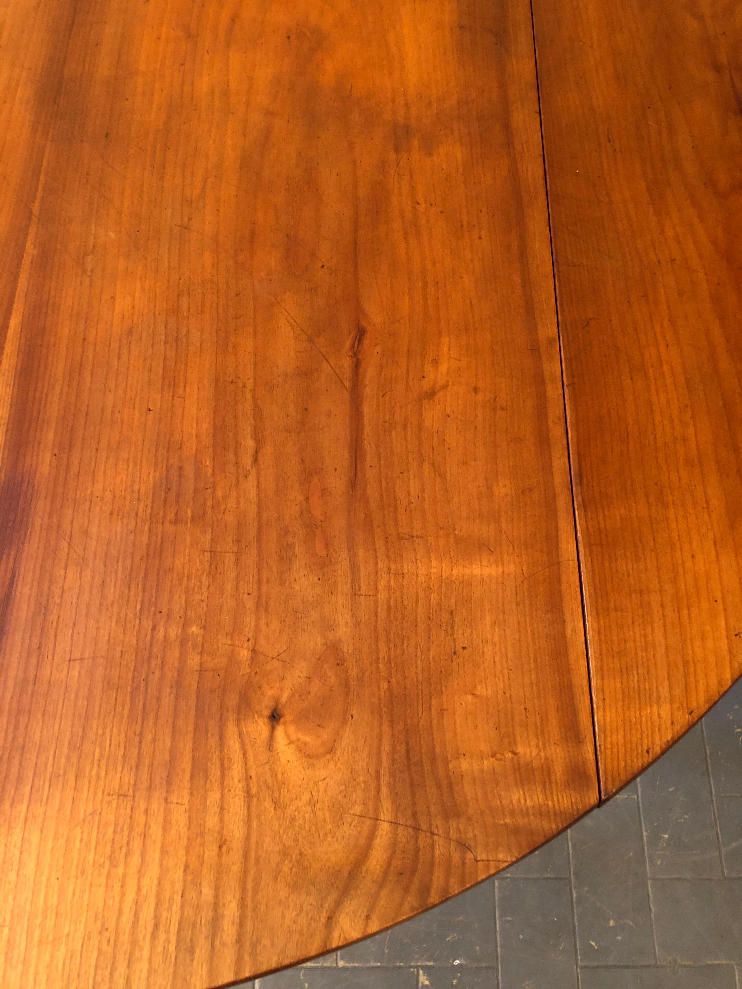 Round table with antique flaps