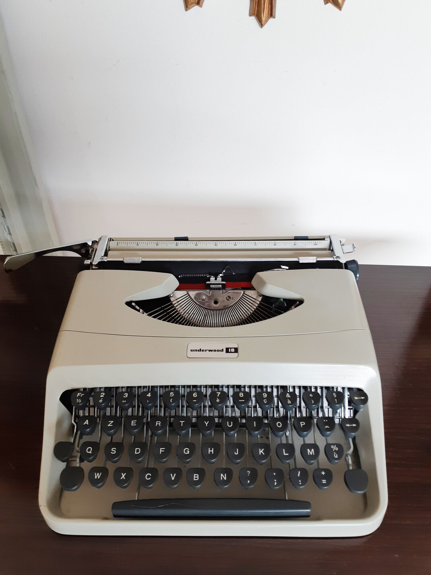 Underwood 18 Portable Typewriter , Beige, Functional, New Ribbon