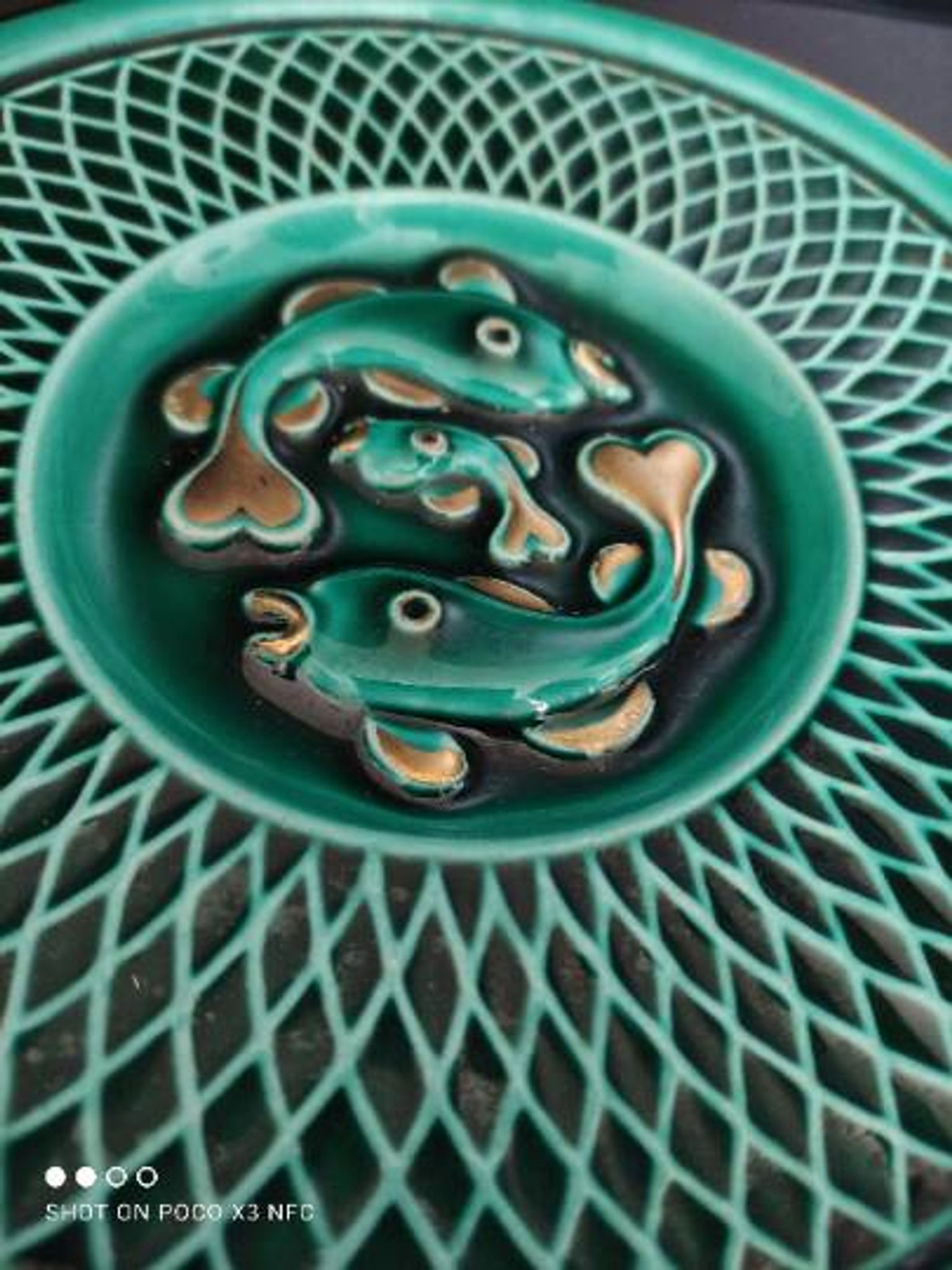 green ceramic trivet/bottle coaster/knife holder set
