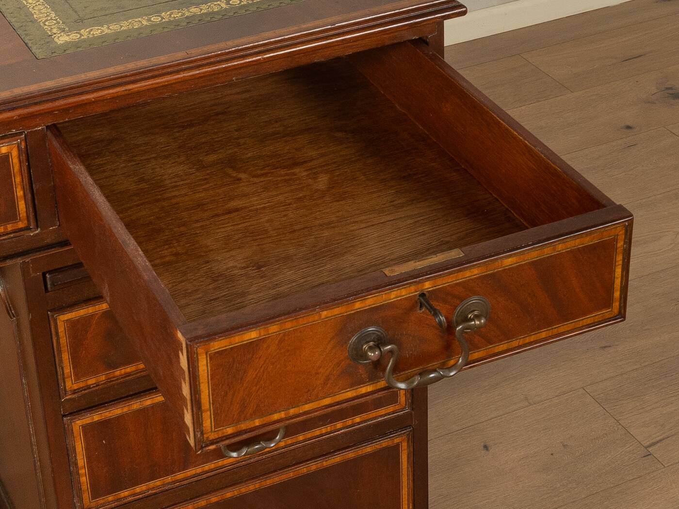 Bureau de style anglais ancien