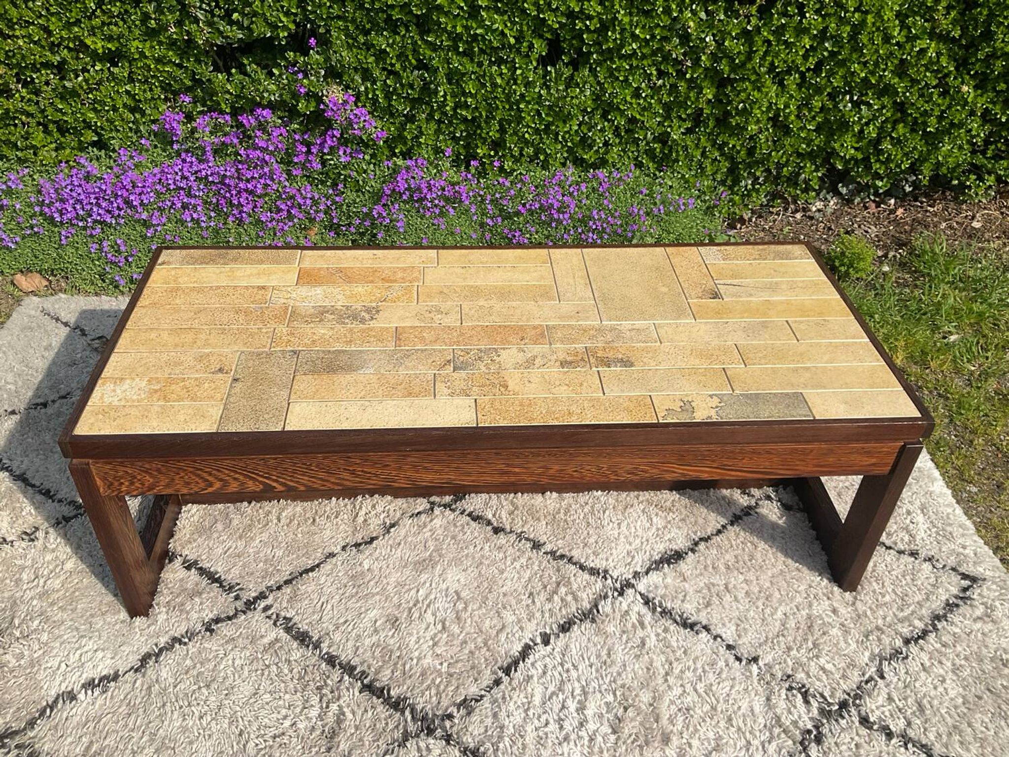 Vintage coffee table in rosewood and ceramic.