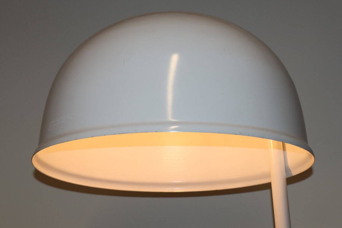 Vintage floor lamp in white lacquered metal, 1970