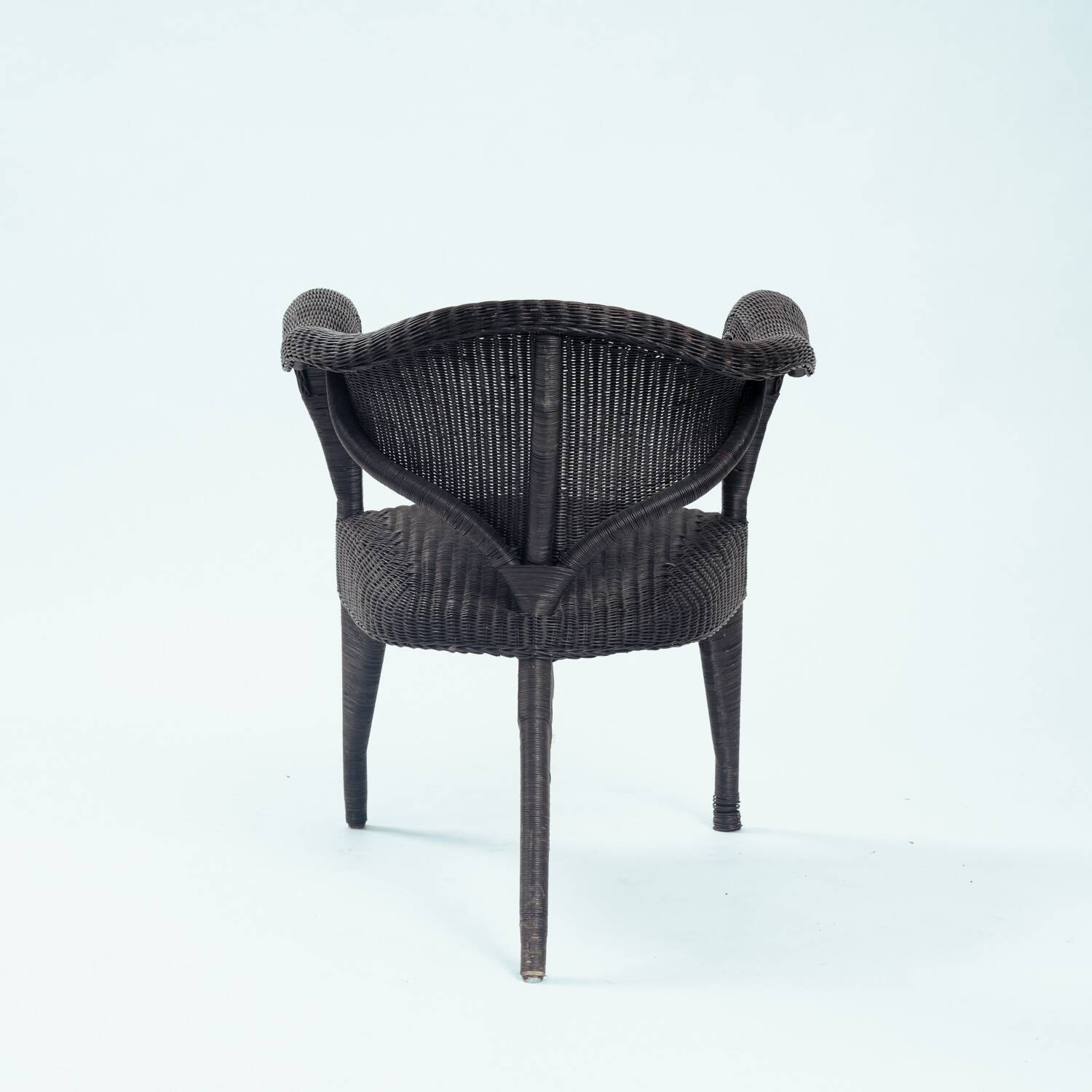 Sculptural rattan tripod armchairs in the manner of Boris Sipek