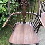 A pair of Windsor chairs in solid elm from the 1950s.