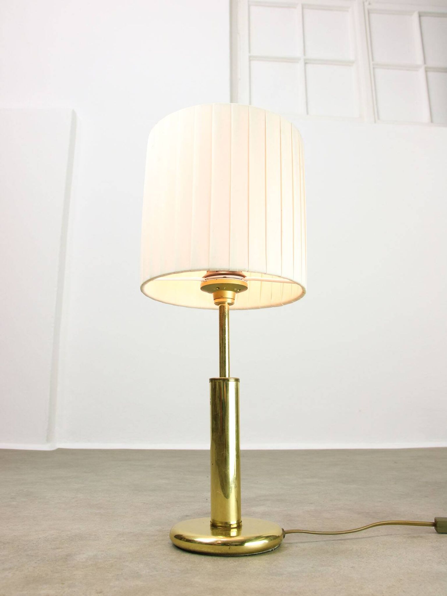 Lampe de table vintage en laiton italien