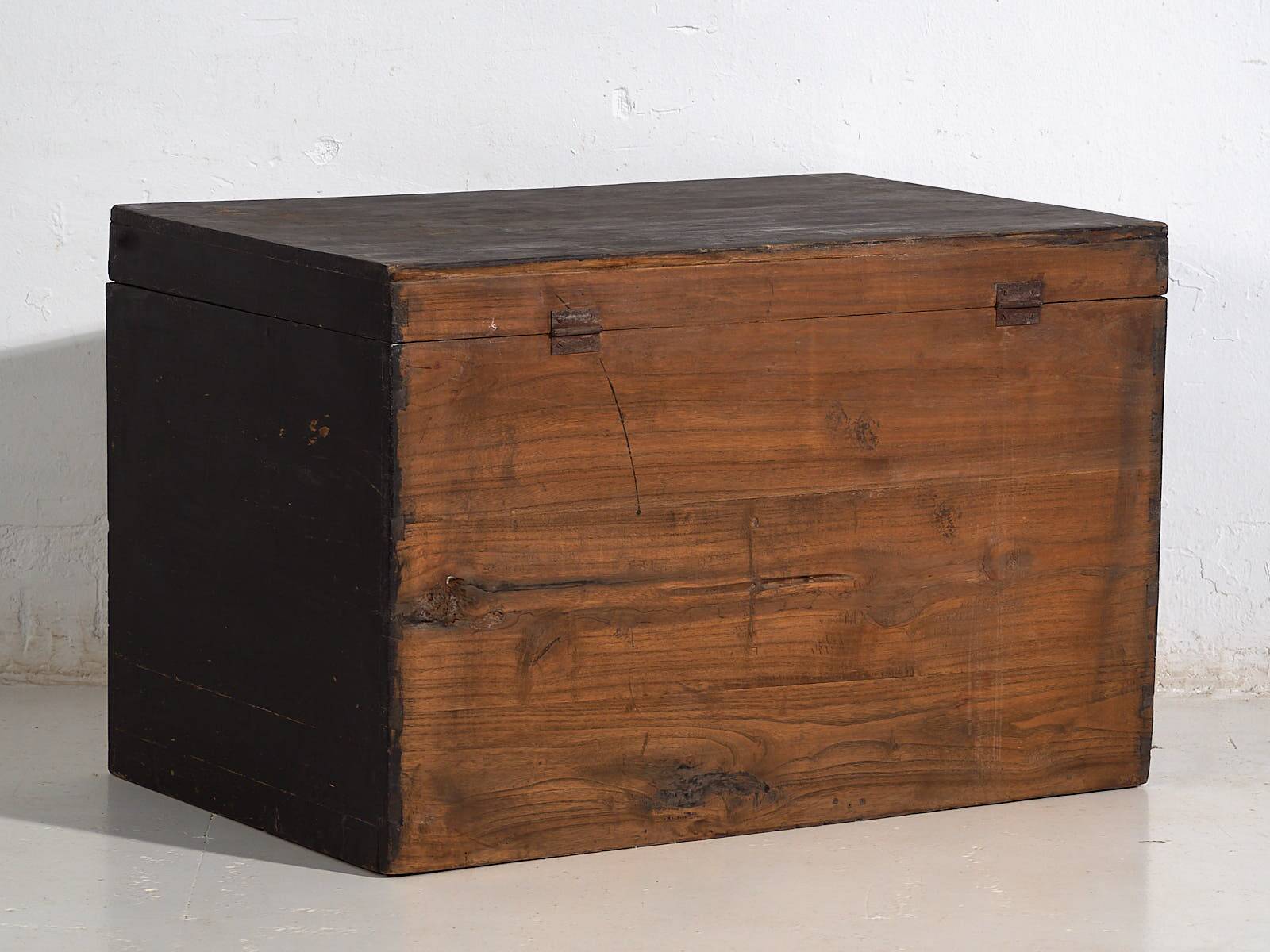 Antique opera chest with illustrations of magpies (China, circa 1900) #25