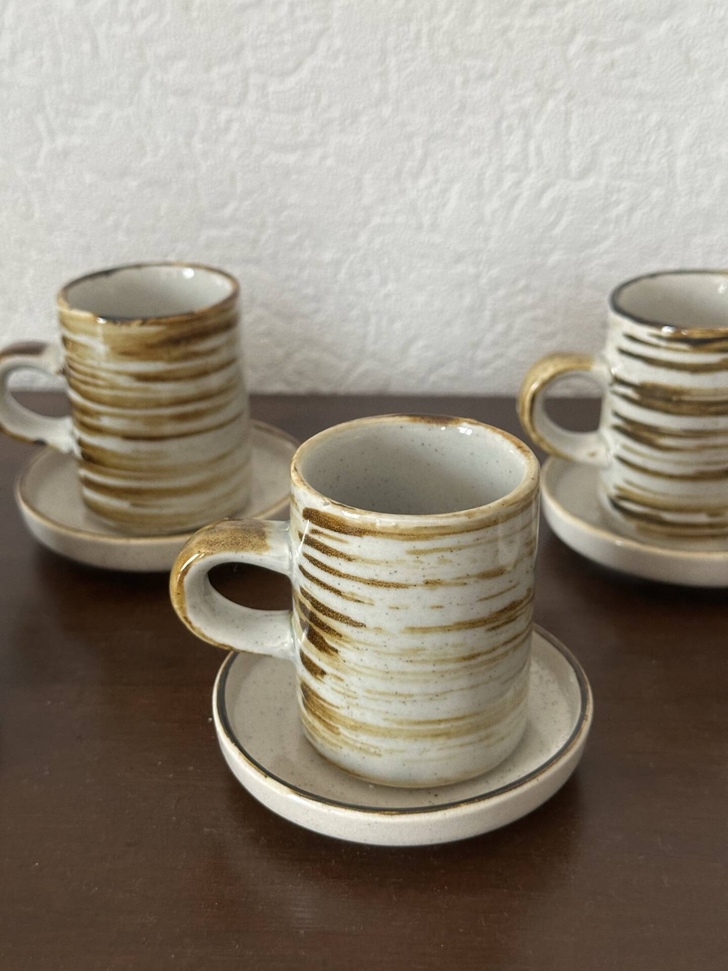 Set of 6 vintage glazed stoneware cups and saucers from the 1950s, new.