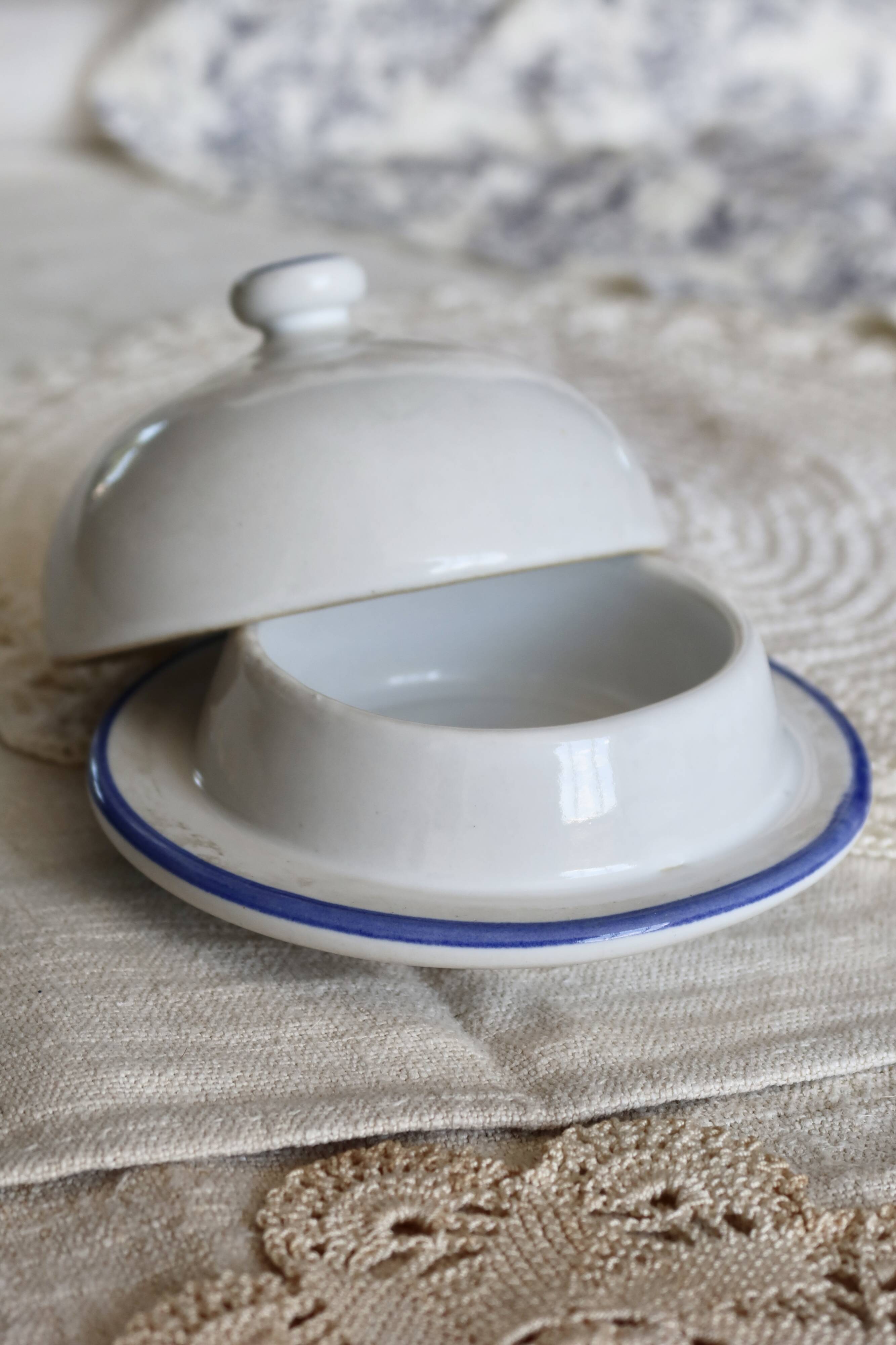 Small vintage white earthenware butter bell – Blue apple motif