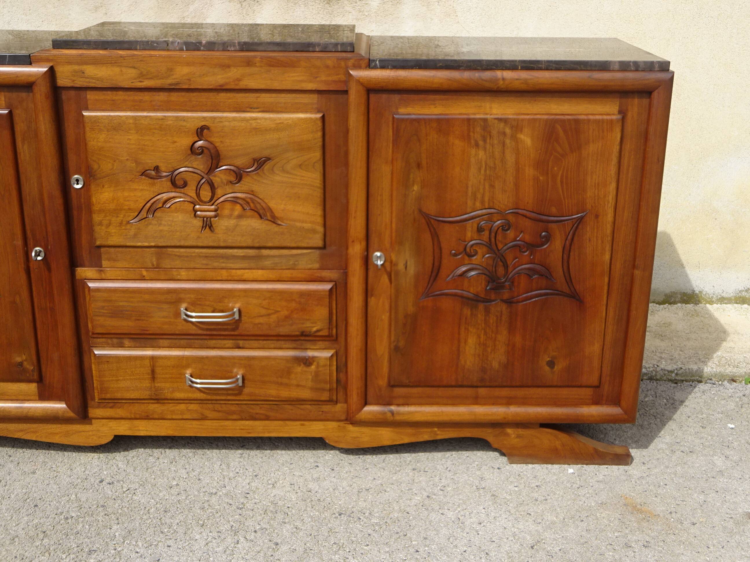 Buffet en noyer massif et marbre noir