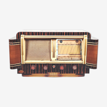 Vintage Bluetooth radio: 1952 Clarville R 42