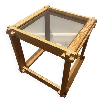 Table brutaliste en bois et verre fumé