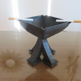 "Brutalist" ashtray quadripod in raw steel 70s