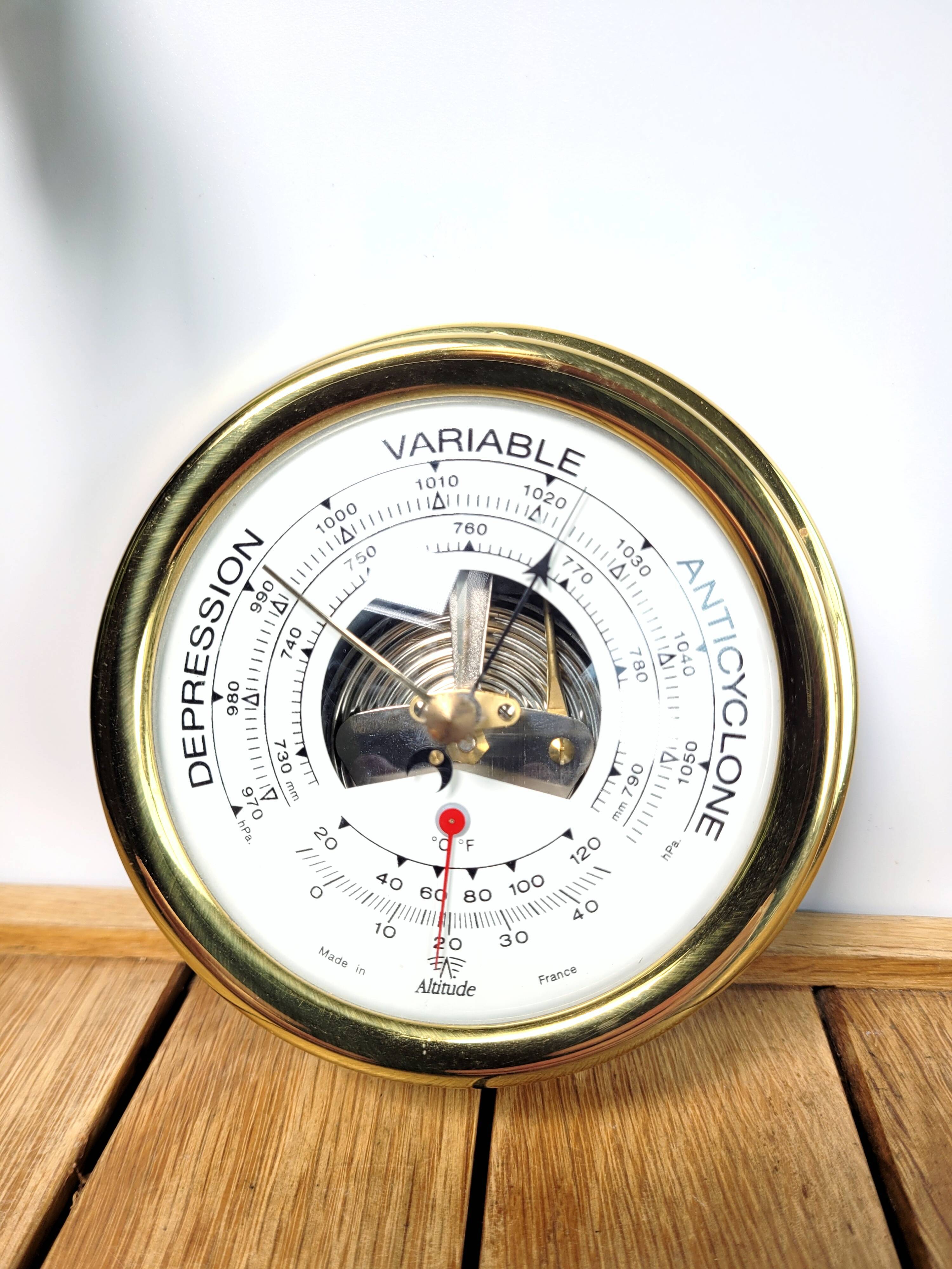 Barometer on-board thermometer Altitude